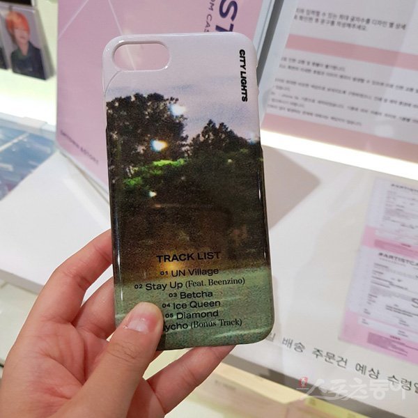 SM 굿즈 ‘커스터마이징 휴대전화 케이스’. 스포츠동아DB