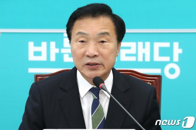 손학규 바른미래당 대표가 25일 오전 서울 여의도 국회에서 열린 제160차 최고위원회의에서 모두발언을 하고 있다. 2019.10.25/뉴스1 © News1