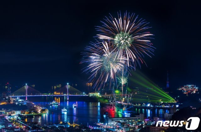 여수밤바다 불꽃축제.(여수시 제공) /뉴스1 © News1