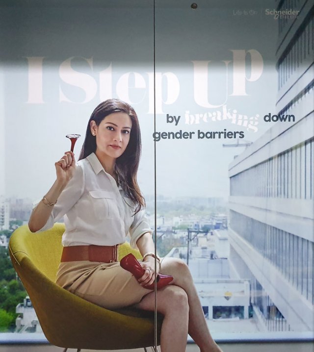 여성의 능력을 강조하는 슈나이더 일렉트릭의 사내 포스터  (출처=슈나이더일렉트릭)