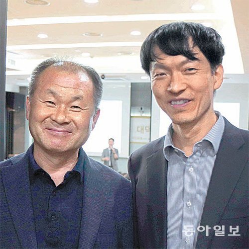 도룡벤처포럼을 7년째 운영하고 있는 김채광 충북지방중소벤처기업청 조정협력과장(왼쪽)과 간사인 윤세명 중소벤처기업부 지역기업육성과장. 지명훈 기자 mhjee@donga.com