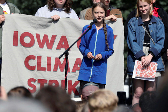 이달 초 미국 아이오와주를 방문해 연설하는 스웨덴 16세 환경운동가 그레타 툰베리. 뉴욕포스트 웹사이트