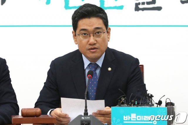 오신환 바른미래당 원내대표가 29일 오전 서울 여의도 국회에서 열린 제66차 원내대책회의에서 모두발언을 하고 있다. 2019.10.29/뉴스1 © News1