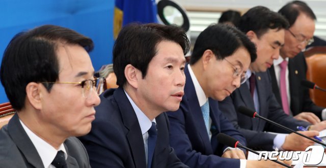 이인영 더불어민주당 원내대표가 29일 서울 여의도 국회에서 열린 상임위간사단 연석회의에서 모두발언을 하고 있다. 2019.10.29/뉴스1 © News1