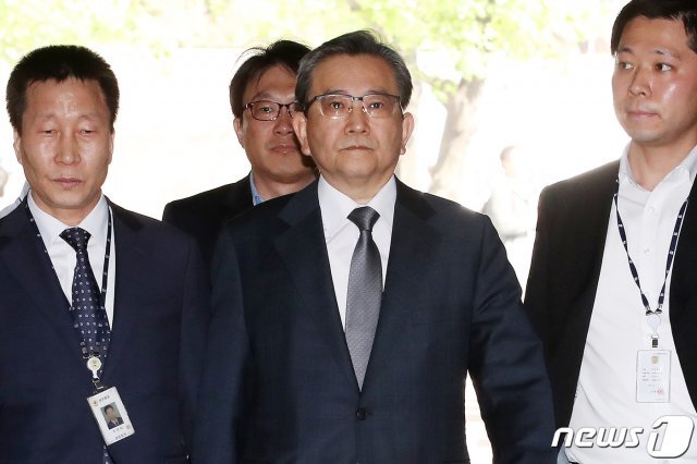 1억6,000만원대 뇌물수수 혐의를 받는 김학의 전 법무부 차관 2019.5.16/뉴스1 © News1