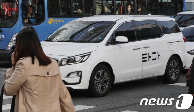 29일 오전 서울시내에서 타다차량이 운행을 하고 있다.  © News1