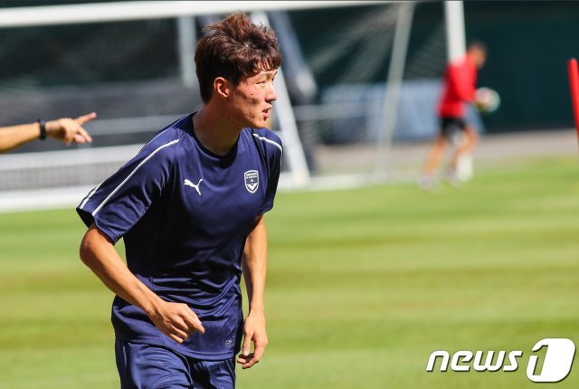 황의조가 풀타임 활약한 보르도가 디종을 꺾고 프랑스 리그컵 16강에 올랐다.  (보르도 트위터) 2019.7.21/뉴스1