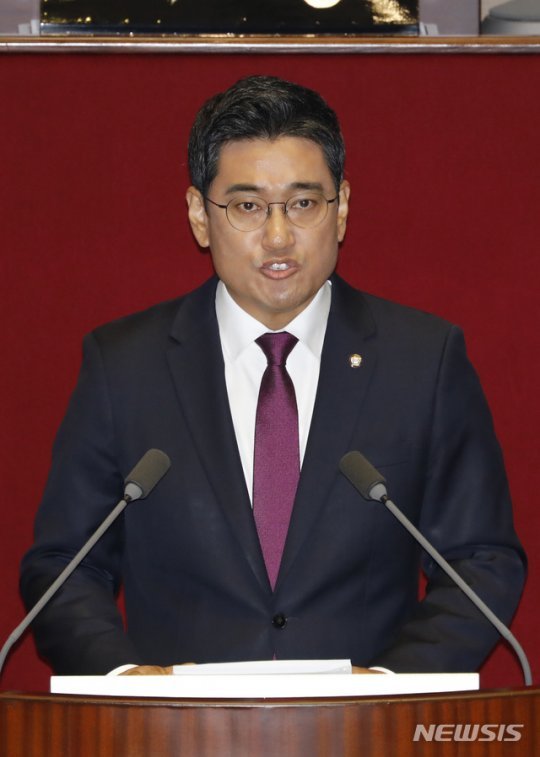 오신환 바른미래당 원내대표가 30일 서울 여의도 국회 본회의장에서 교섭단체 대표연설을 하고 있다. ﻿【서울=뉴시스】