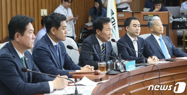 손학규 바른미래당 대표가 4일 오전 서울 여의도 국회에서 열린 제59차 의원총회에서 모두발언을 하고 있다. 2019.6.4/뉴스1 © News1