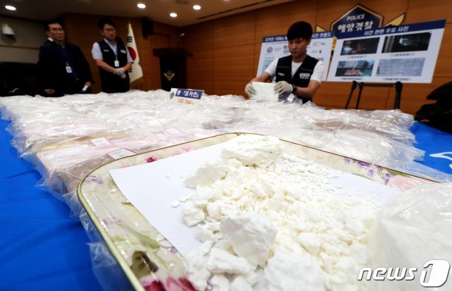 3000억원 상당 코카인 압수한 해경 / © News1