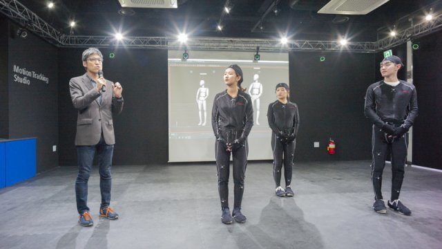 김효용 한성대학교 영상ㆍ애니메이션디자인 트랙 교수가 모션트래킹스튜디오를 설명하고 있다. (출처=IT동아)