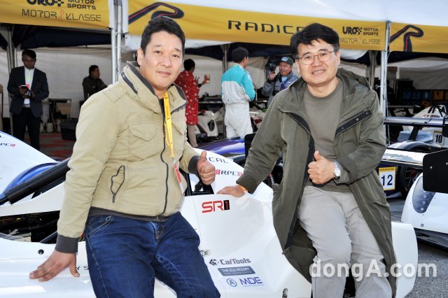 후원 협약을 맺은 유로모터스포츠 김진태 대표와 카툴스 황강연 대표(우).
