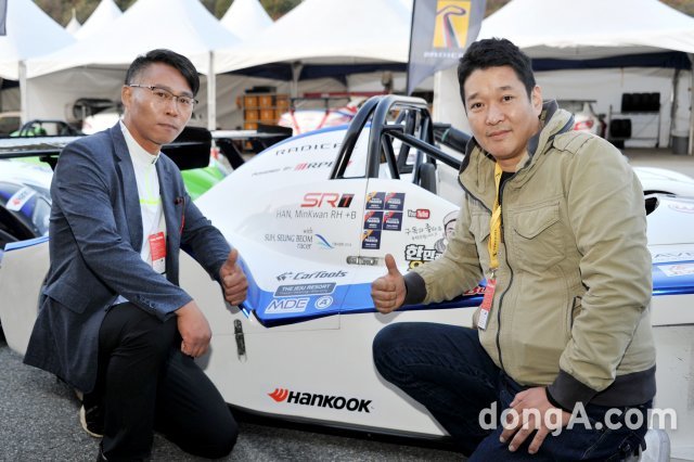 더 제주 리조트 김홍수 대표(좌)와 유로모터스포츠 김진태 대표가 27일 후원 협약을 맺었다.