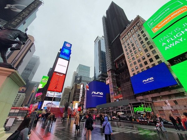뉴나가 오는 17일까지 뉴욕 타임스스퀘어에서 광고를 진행한다.(사진제공=뉴나)