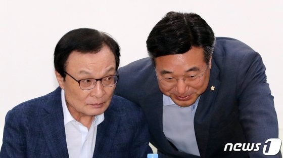 더불어민주당 이해찬 대표, 윤호중 사무총장(왼쪽부터). 사진=뉴스1