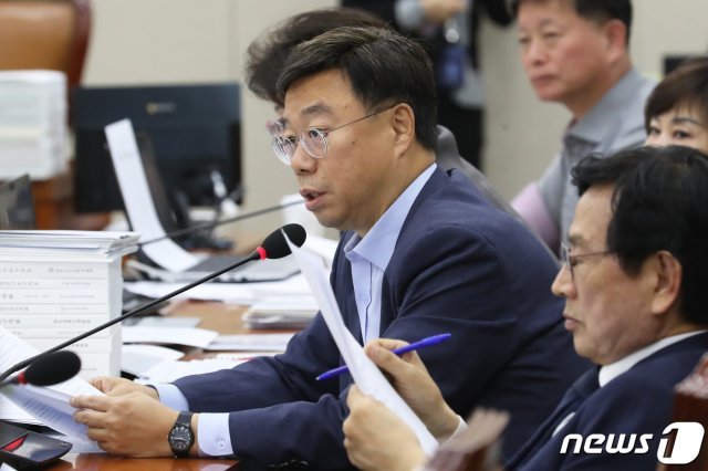 신상진 자유한국당 신정치혁신특위 위원장/뉴스1 © News1