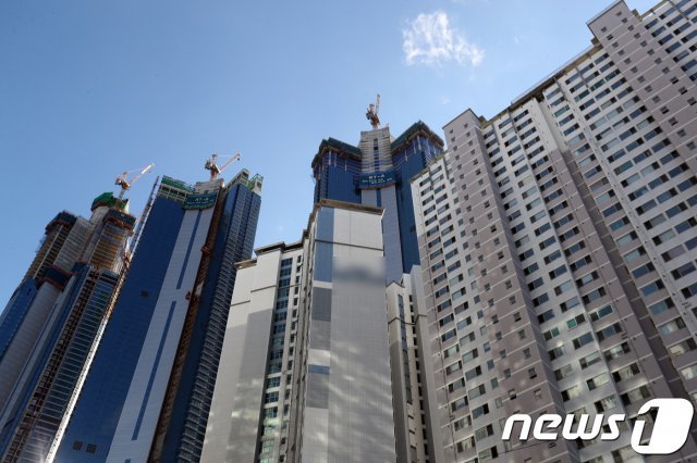 부산 해운대구의 한 아파트. 2018.9.27/뉴스1 © News1