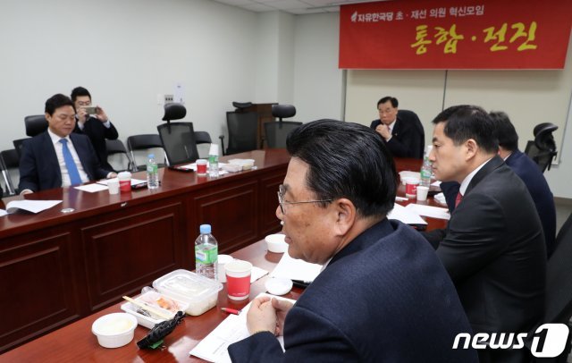 21일 서울 여의도 국회 의원회관에서 열린 ‘통합·전진’ 자유한국당 초·재선 의원 모임. © News1