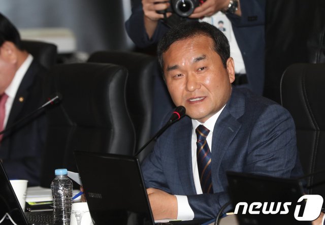 엄용수 자유한국당 의원. 2018.10.15/뉴스1 © News1