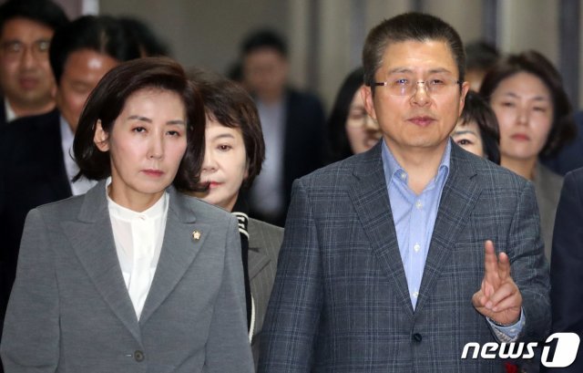 황교안 자유한국당 대표와 나경원 원내대표.  © News1