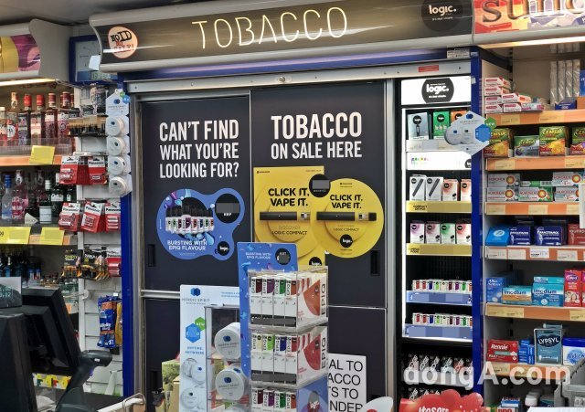 영국 현지에서 판매 중인 여러 종류의 전자담배. 박상재 기자
