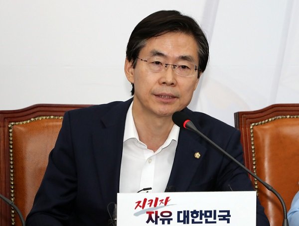 조경태 자유한국당 최고위원이 26일 서울 여의도 국회에서 열린 최고위원회의에서 발언하고 있다.  2019.9.26 사진=뉴스1