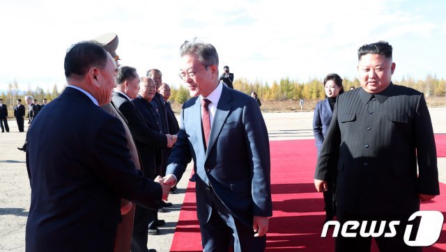문재인 대통령과 김정은 북한 국무위원장 © News1