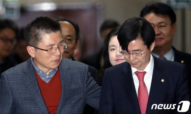 황교안 자유한국당 대표와 조경태 최고위원 2019.11.20/뉴스1 © News1