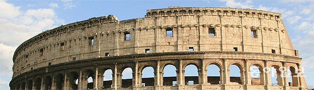 지하의 검투사와 동물이 곧장 등장하는 무대 장치와, 때로는 물을 채워 수상전까지 벌였던 이탈리아 로마의 콜로세움 건축 기술은 지금 봐도 놀랍다. 그러나 이곳에서 벌어진 유혈이 낭자한 전투와 도박은 로마 제국이 망할 수밖에 없었던 이유이기도 했다. 동아일보DB