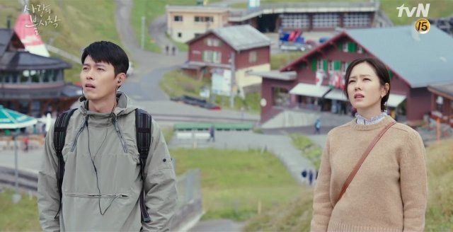 영화 ‘협상’에서 호흡을 맞춘 현빈, 손예진은 tvN ‘사랑의 불시착’에서 멜로 연기를 펼친다. tvN 제공