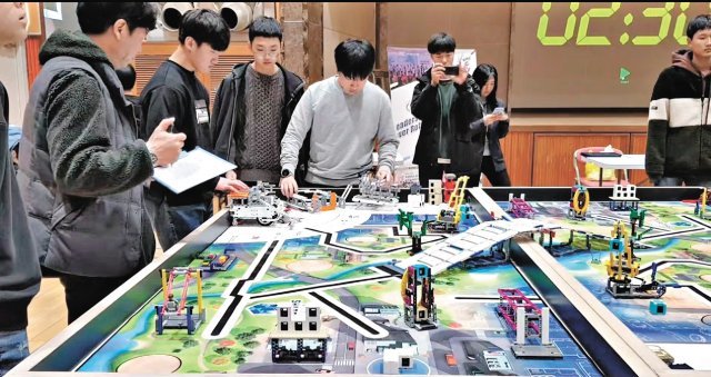 11월 경기 조양중에서 열린 FLL(First Lego League) 국내 경기북부지역예선에 참가한 일산 대진고 현세동아리 학생들.