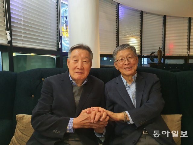 이인표(왼쪽), 김인건.