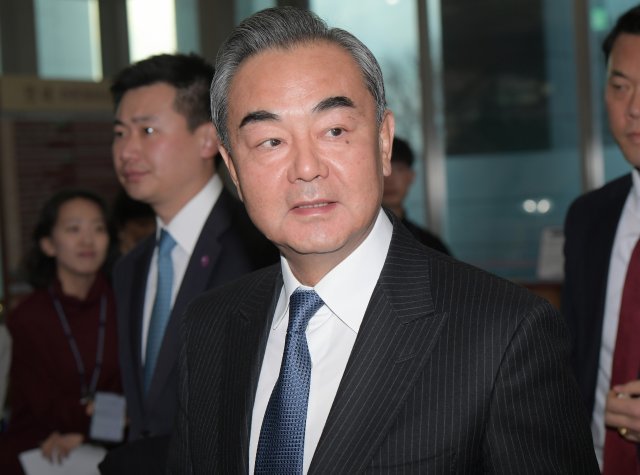 왕이 중국 외교 담당 국무위원 겸 외교부장이 4일 오후 한중 외교장관회담을 위해 외교부청사로 들어서고 있다. 사진=뉴스1