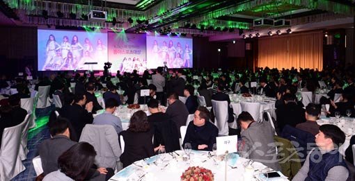 야구·축구·농구·배구·골프 등 프로 5대 프로스포츠 선수들이 직접 뽑는 종목별 ‘최고의 선수’가 12월 11일 2019 동아스포츠대상 시상식에서 공개된다. 사진은 지난해 시상식 장면. 스포츠동아DB