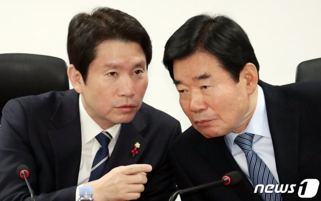 김진표 국가경제자문회의 의장과 이인영 더불어민주당 원내대표. © News1