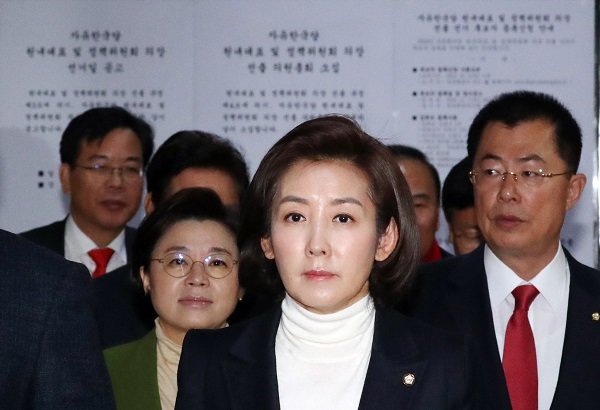 나경원 자유한국당 원내대표가 6일 서울 여의도 국회에서 열린 원내대책회의에 참석하고 있다. 사진=뉴스1