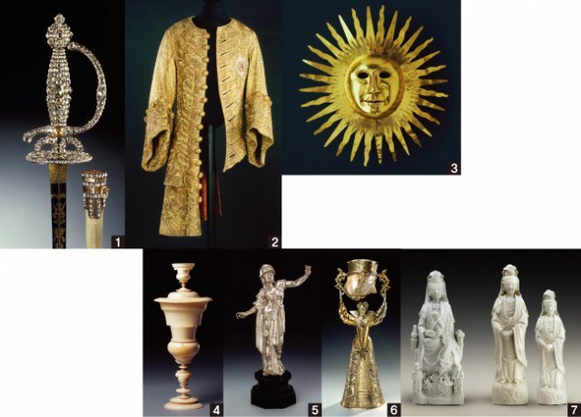 1 로즈컷 다이아몬드 장식 세트 중 작은 검과 칼집, 1782~1789년경, 그뤼네 게뵐베 박물관. 2 강건왕 아우구스트의 군복, 1700년경, 무기박물관.
3 강건왕 아우구스트의 생김새를 본뜬 태양 가면, 1709년, 무기박물관. 4 타원형의 뚜껑이 있는 잔, 1587년, 그뤼네 게뵐베 박물관. 5 아테나, 1650년경, 그뤼네 게뵐베 박물관. 6 여성 형상의 술잔, 1603~1608년경, 그뤼네 게뵐베 박물관.
7 두 점의 중국 관음상과 
마이센 복제품(오른쪽), 17세기 후반, 1675~1720년경. 
1713~1720년경, 도자기박물관.뛫뒕闭ꂳ릅鷬낱苫ₘ賭뒴闭钊ꂄ菭蒝ꂕ肰諫놄鷬₴闬벣銆诫⺤뢝ꗫₘ곫钙鳬낂鷬낸迫₄闭ₜ돫벬鷬₴闭颂闭颂꾜닪뢠颂냪钊ꖞꧫ肝