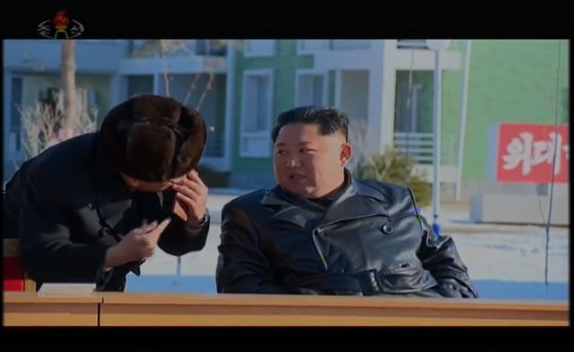 조선중앙TV가 4일 김정은 북한 국무위원장이 중평 남새온실농장과 양묘장 조업식에 참석했다고 전했다. 사진=조선중앙TV 갈무리