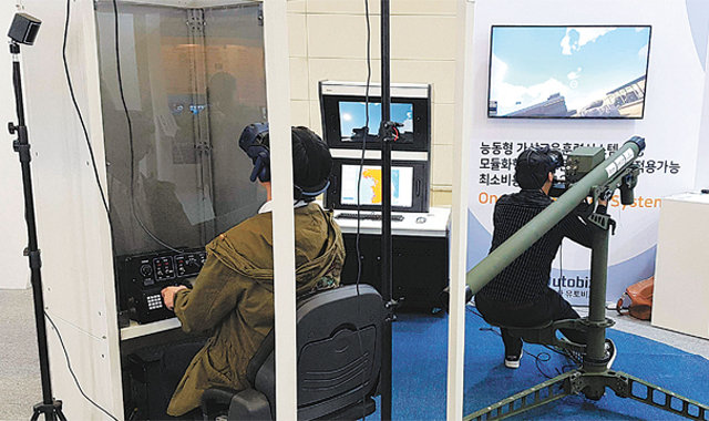 ㈜유토비즈가 개발한 국방 분야 AR·VR 제품의 군사훈련 모습.