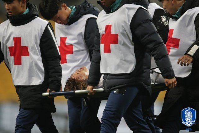 홍콩과의 1차전에서 부상을 당한 김승대가 동아시안컵에서 중도하차한다. (대한축구협회 제공) © 뉴스1