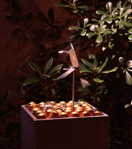 파이오니어 네스프레소 리반토(Pioneer Nespresso Livanto)네스프레소 리반토 커피 캡슐 24개를 재활용해 탄생했다. 스위스 아미 나이프 명가 빅토리녹스와 함께 만든 파이오니어 네스프레소 리반토.