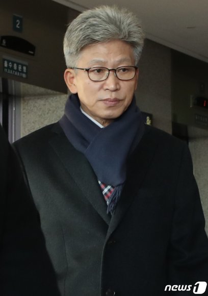 송병기 울산 경제부시장이 9일 오전 시청 집무실로 출근하고 있다.  © News1