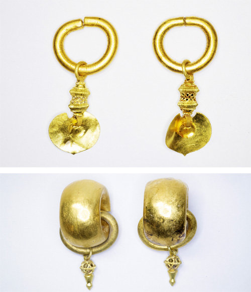 경북 포항시 북구 흥해읍 대련리 유적에서 최근 출토된 5세기 후반대의 신라 금제 가는고리귀걸이(위 사진)와 굵은고리귀걸이. 문화재청 제공