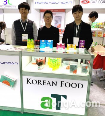 고려은단과 아쿠아에어가 현지 식품박람회에 참가해 주요 제품을 소개했다.