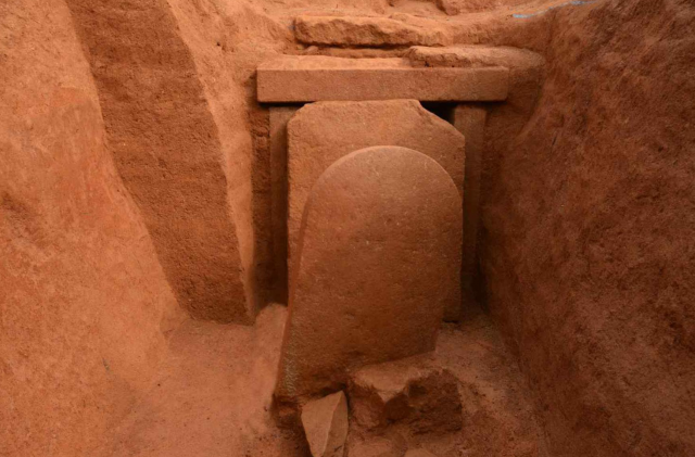 소왕묘 재발굴에서 발견된 석비형 묘표석. 문화재청 제공
