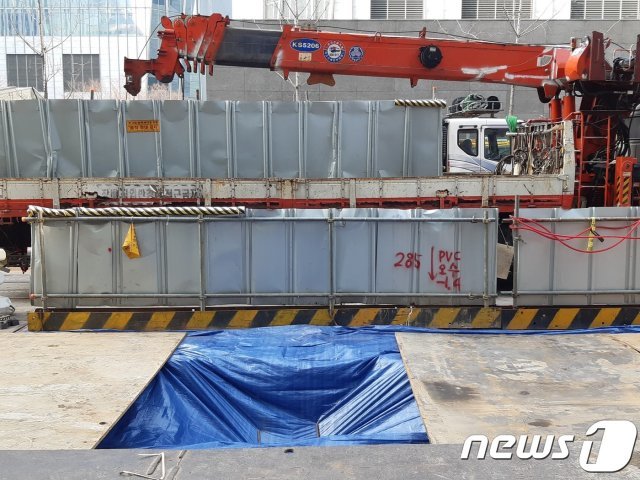 서울 영등포구의 여의도동의 지하보도 공사 현장이 침몰되면서 작업자 1명이 목숨을 잃었다. ©News1