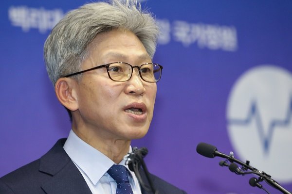 김기현 전 울산시장 측근 비리 의혹을 최초로 청와대에 제보한 인물로 지목된 송병기 울산시 경제부시장이 23일 오전 울산시청 프레스센터에서 기자회견을 열고 최근 검찰 수사에 대해 입장을 밝히고 있다. 사진=뉴스1