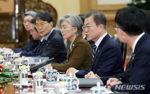 문재인 대통령이 23일 중국 베이징 인민대회당에서 열린 시진핑 중국 국가주석과의 정상회담에 참석해 발언하고 있다. 사진=뉴시스