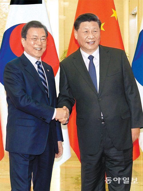 文대통령-시진핑, 대북제재 완화 논의