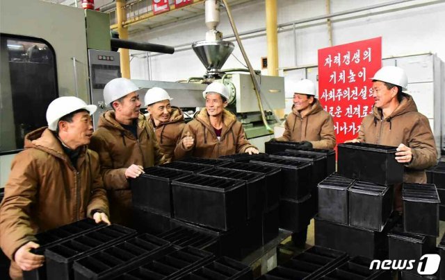 북한 노동당 기관지 노동신문은 25일 3면에 ‘당정책관철의 기본전투단위인 초급당조직을 더욱 강화하자’라는 기사를 보도했다. 뉴스1